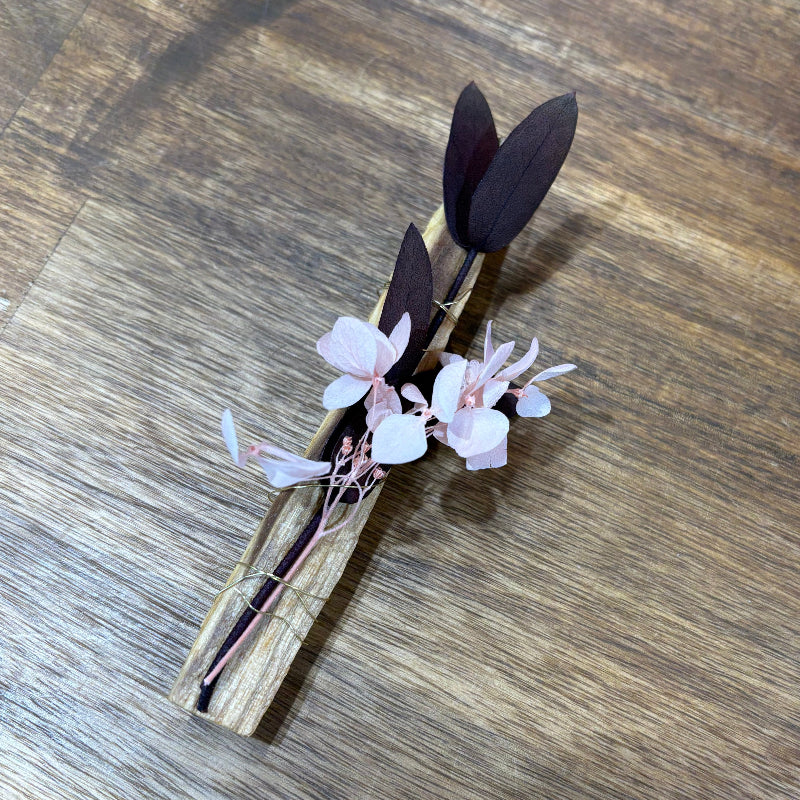 Decorative Palo Santo Sticks with dried flowers flowers wrapped in gold wire.