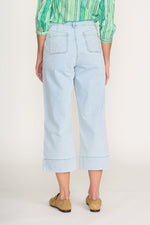 Load image into Gallery viewer, Jean Queen Crop
