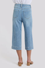 Load image into Gallery viewer, Light blue jeans worn by a person on a white background
