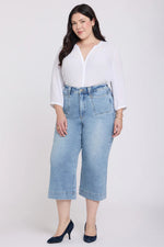 Load image into Gallery viewer, Brigitte Wide Leg Capri Jeans
