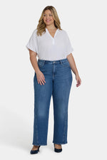 Load image into Gallery viewer, Teresa Wide Leg Jeans
